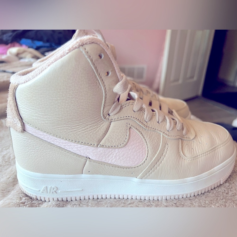 Nike Air women’s sneakers size 9